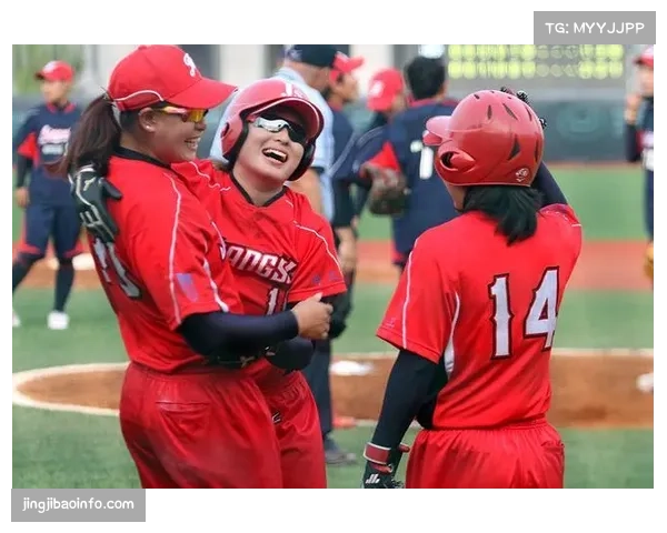 纪录片《全垒打女孩》上映，讲述上世纪中叶美国女子职业垒球联盟历史